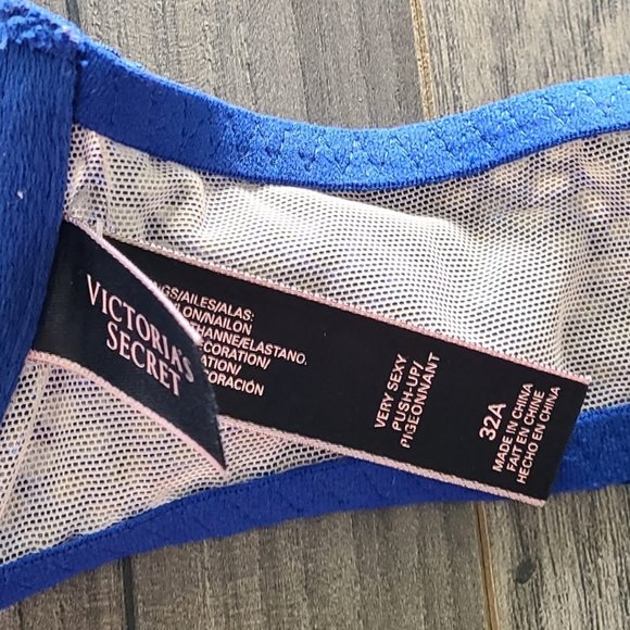 Victoria's Secret Very Sexy Push Up Bra 32A - Picture 7 of 10